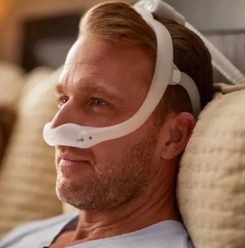 Paciente dormindo tranquilamente usando CPAP